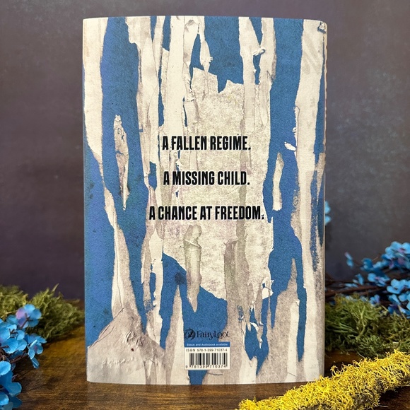 FairyLoot October 2022 Poster Girl by Veronica Roth - Picture 3 of 4